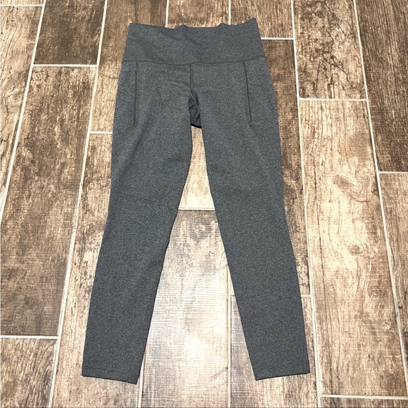 Like new condition Athleta salutation stash 7/8 leggings - Picture 2 of 7